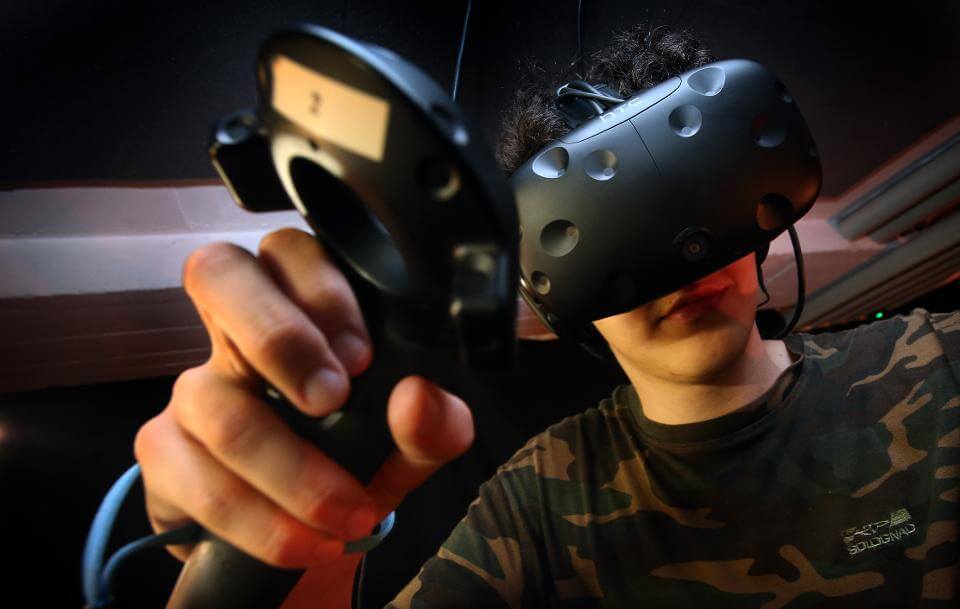 Virtual reality online game tech